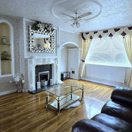 Ritchie Guest House Wigan Bagian luar foto