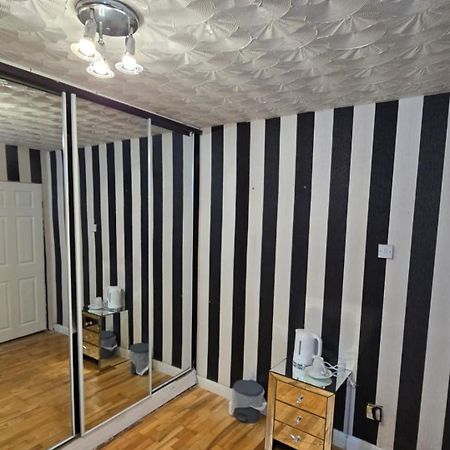 Ritchie Guest House Wigan Bagian luar foto