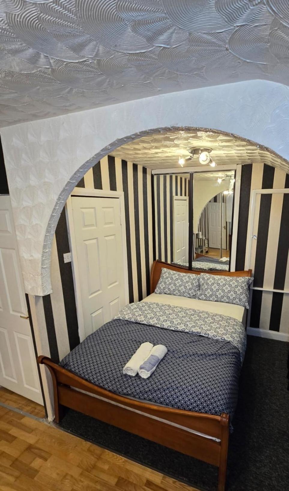 Ritchie Guest House Wigan Bagian luar foto
