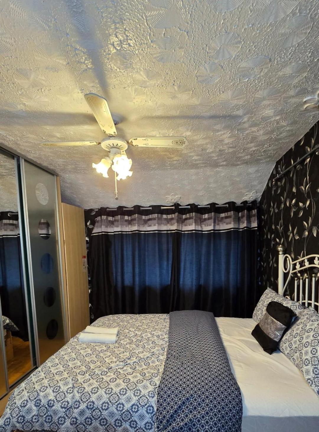 Ritchie Guest House Wigan Bagian luar foto